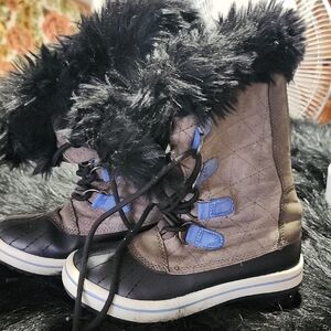 Target GIRLS Winter Boots with Faux Fur - Black and Blue. SIZE 1.